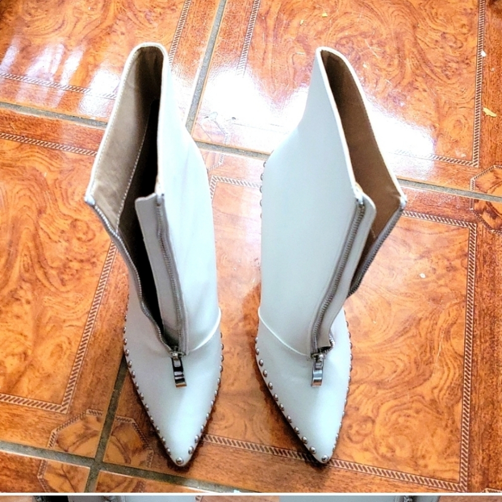 Wild Diva Women's White Zippered Rivets Stiletto Heels Ankle Boots  Size 7 1/2